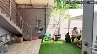9 Potret Halaman Belakang Rumah Jirayut di Indonesia, Nyaman untuk Acara Keluarga
