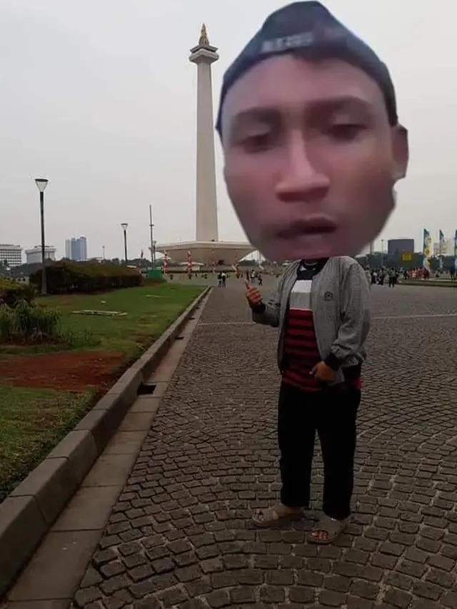 Ingin Tinggi Seperti Monas, 6 Editan Foto Netizen Ini Bikin Ngakak
