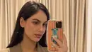 Aura menawan Sabina terlihat saat mirror selfie. Mantan Rafael Tan ini parasnya semakin menawan saja. Foto ini pun banjir like dan komentar dari netizen. Warganet terpesona akan kecantikan Sabina Paz. (Liputan6.com/IG/sabinapazz)