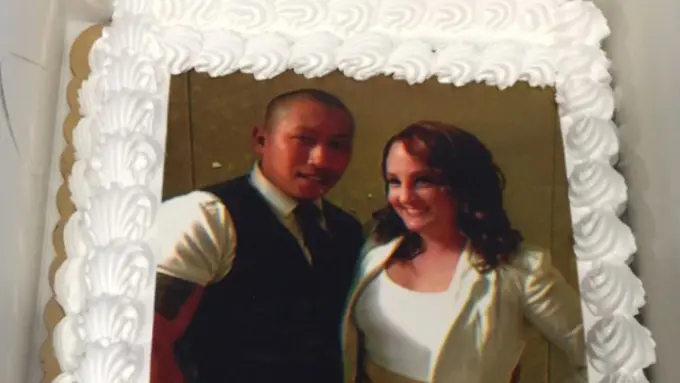 10 Kelakuan Cowok yang Bikin Kejutan Ada-ada Aja Buat Ceweknya