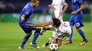 Pemain Dinamo Zagreb, Domagoj Antoliae, melanggar pemain Juventus, Sami Khedira, dalam laga kedua Grup H Liga Champions di Stadion Maksimir, Rabu (28/9/2016) dini hari WIB. (AFP)