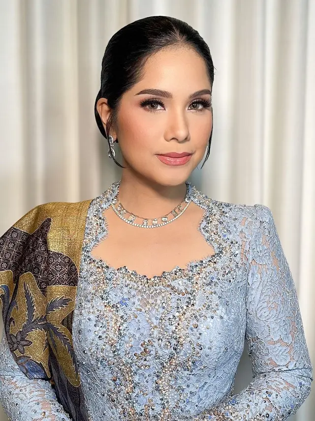 6 Parade Kebaya Baby Blue di Pelantikan Prabowo-Gibran, Annisa Pohan, Desy Ratnasari, hingga Titiek Soeharto