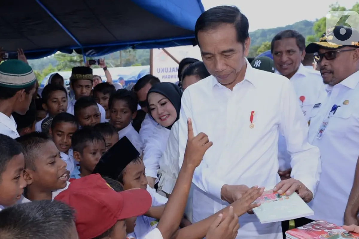 Presiden Jokowi Temui Pengungsi Pascagempa Ambon