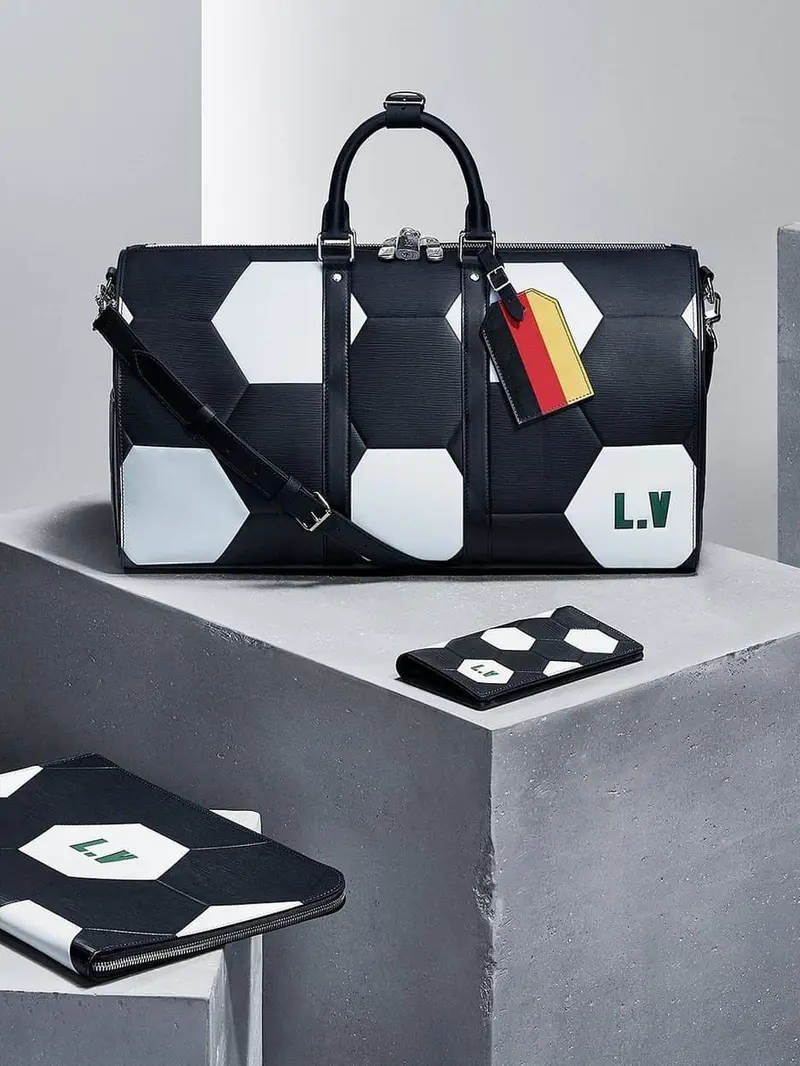 Aksesori Terbatas Fifa World Cup x Louis Vuitton