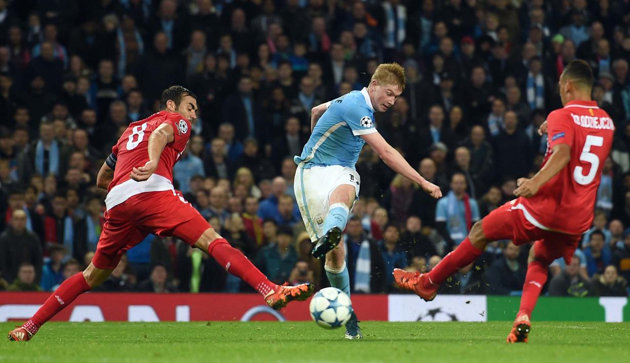 Gelandang Manchester City, asal Belgia , Kevin De Bruyne (tengah)  telah mengoleksi 9 assists bersama Manchester City hingga pekan ke-25 Liga Premier Inggris.  (AFP/Paul Ellis)