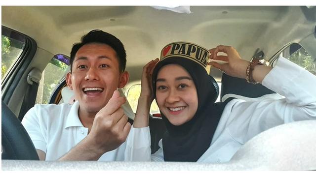 Sang suami adalah seorang ASN juga, tepatnya menjadi staff Dinas Pendidikan Provinsi Jawa Timur.