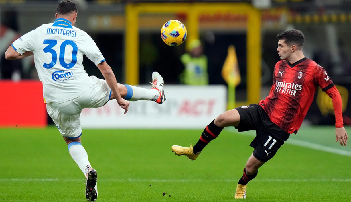 AC Milan memimpin 2-0 saat babak kedua baru berjalan tiga menit. Christian Pulisic gantian membobol gawang Frosinone. (AP Photo/Luca Bruno)
