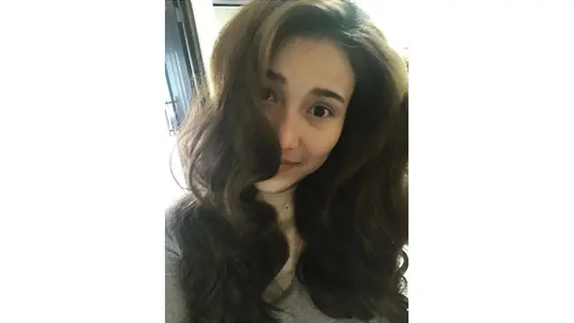 5 Potret Ayu Ting Ting saat Baru Bangun Tidur, Tetap Memesona