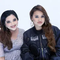 Ashanty yang ikut membesarkan Aurel, menyuruh putrinya menjadi artis yang bisa go internasional. Sebagai seorang ibu, ia melihat bakat terpendam yang dimiliki oleh remaja 19 tahun tersebut. (Nurwahyunan/Bintang.com)