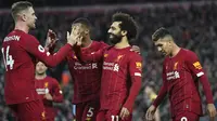 mencetak gol ke gawang Southampton pada pertandingan Liga Inggris di Stadion Anfield, Sabtu (1/2/2020). Salah mencetak dua gol dipertandingan ini dan mengantar Liverpool menang telak 4-0. (AP Photo/Jon Super)