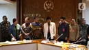 Ketua MPR Bambang Soesatyo (keempat kiri) beserta jajarannya saat menggelar pertemuan dengan Kepala BPIP Yudian Wahyudi (keempat kanan) beserta jajarannya di Ruang Ketua MPR, Kompleks Parlemen, Jakarta, Selasa (10/3/2020).  (Liputan6.com/Johan Tallo)