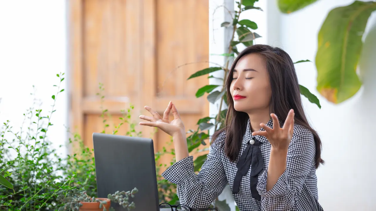 Self-esteem adalah salah satu bentuk menghargai diri sendiri yang perlu diterapkan