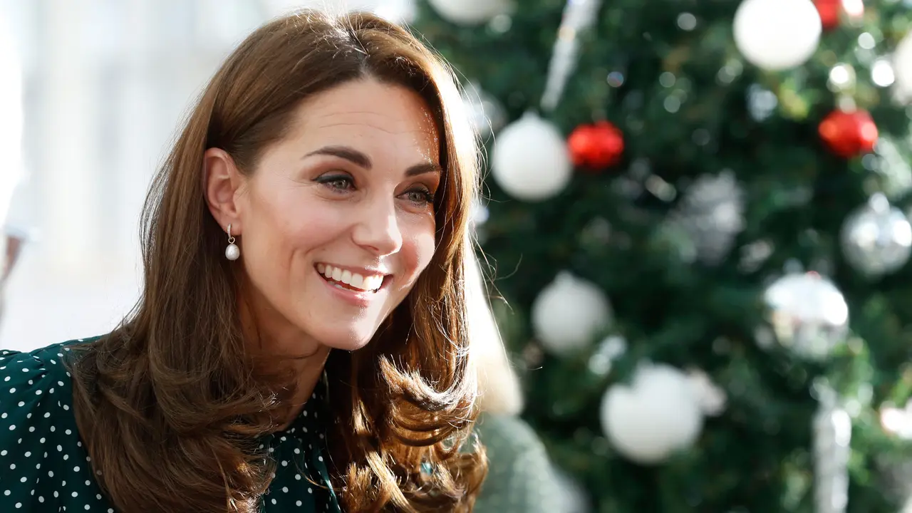 Cantiknya Kate Middleton Saat Kunjungi RS Anak di London