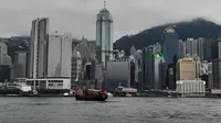 Gedung-gedung tinggi berlatar pegunungan di Hong Kong. (Foto: Liputan6.com/Benedikta Desideria)