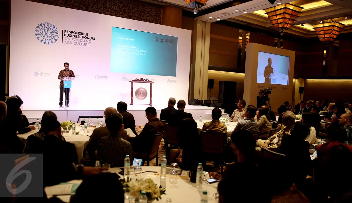 Peserta mendengarkan paparan yang disampaikan oleh Menteri Pertanian, Amran Sulaiman saat Forum Bisnis Bertanggung Jawab bidang Pangan dan Pertanian (Responsible Business Forum on Food And Agriculutre) di Jakarta, Senin (25/4).(Liputan6.com/Faizal Fanani)
