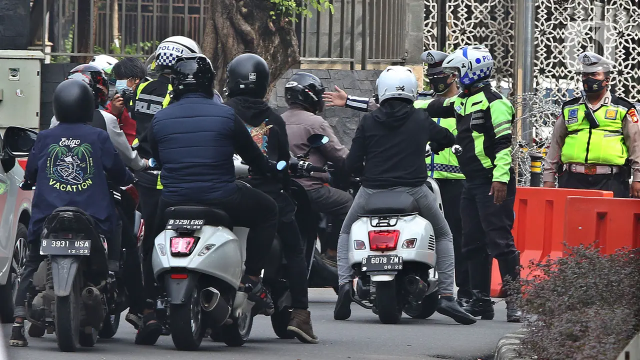 Razia Motor Berknalpot Bising di Kawasan Monas