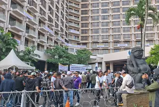 Eksekusi Blok 15 Gelora Bung Karno (GBK) atau dikenal sebagai kawasan Hotel Sultan. (Liputan6.com/Rifqy Alief Abiyya)