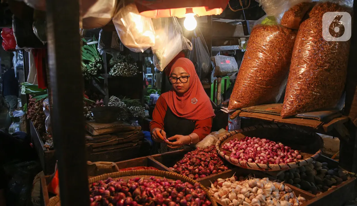 Di Pasar Senen Jakarta, harga bawang putih mengalami peningkatan dari Rp35.000 menjadi Rp45.000. (Liputan.com/Angga Yuniar)