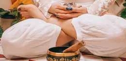 Ilustrasi meditasi sebagai praktik wellness. (dok. pexels/Alina Vilchenko)
