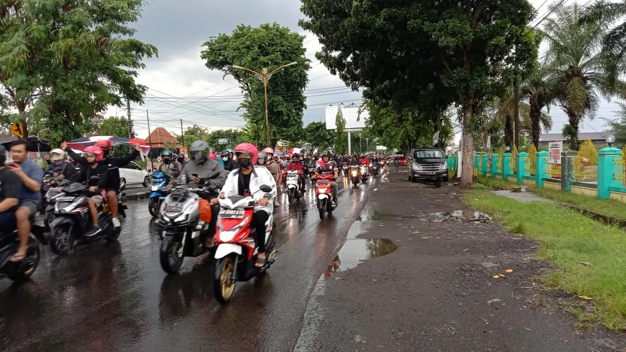 Arak-arakan Suporter Persis Solo