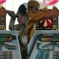 Untung pengantin wanitnya nggak nolak ya… (Foto: Facebook)