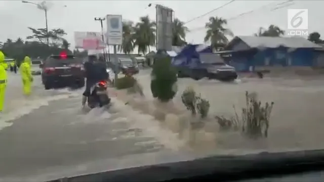 Jaringan listrik di beberapa wilayah dilaporkan sudah padam.