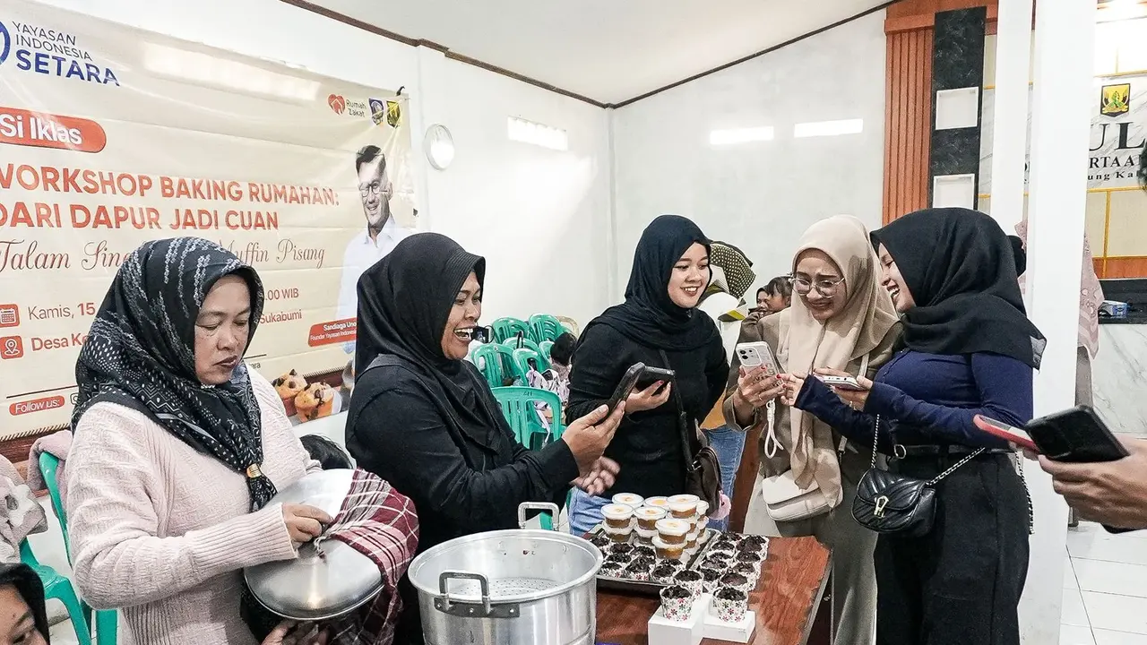 Pelatihan Tata Boga Pembuatan Talam Singkong dan Muffin Pisang bagi ibu rumah tangga di Desa Kertaangsana, Kecamatan Nyalindung, Kabupaten Sukabumi, Jawa Barat.