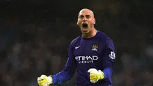 Kiper Manchester City, Willy Caballero, menuntut timnya untuk tampil konsisten sehingga bisa terus berada di puncak klasemen. (AFP/PAUL ELLIS)
