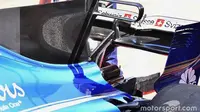 Sauber F1 Team, menguji coba berangkat sayap baru pada jet daratnya, pada sesi latihan Jumat dan latihan terakhir, Sabtu (29/4) kemarin.