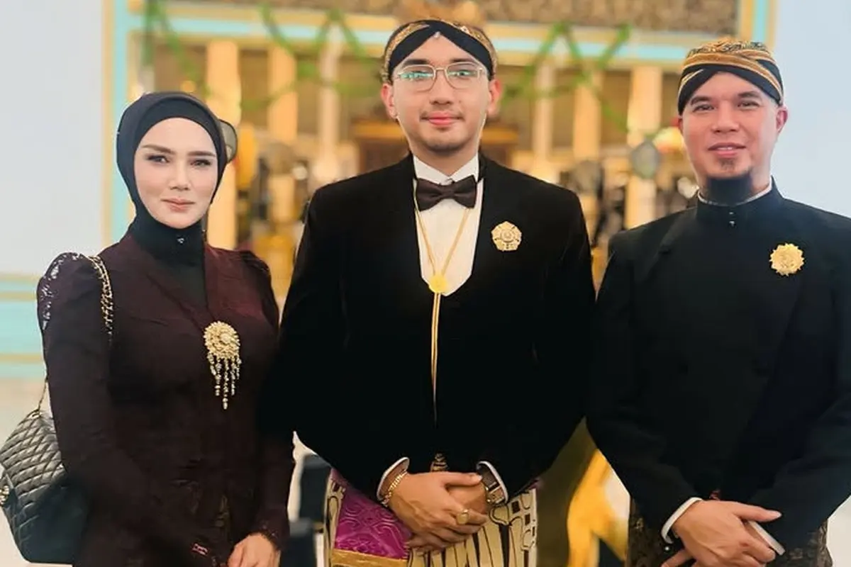Mulan Jameela Hadir di Keraton Surakarta Bersama Ahmad Dhani