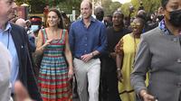 Kate Middleton dan Pangeran William tur komunitas Trench Town di Kingston, Jamaika, pada 22 Maret 2022. (RICARDO MAKYN / AFP)