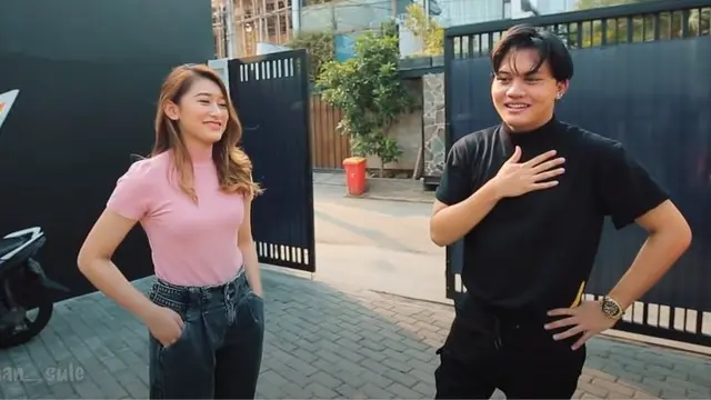 Dijodohkan Ortu, Ini 7 Potret Pertemuan Rizky Febian dan Amanda Caesa