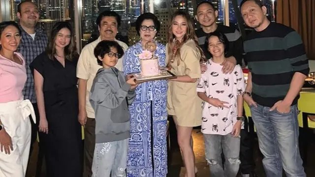Dikabarkan Pacar Baru BCL, Ini 7 Potret Tiko Aryawardhana yang Berstatus Duda