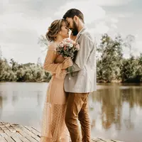 Ilustrasi pasangan bahagia/copyright unsplash.com/Jonathan Borba