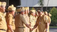 Nana Sudjana Ingatkan Pegawai Tingkatkan Pelayanan di 2025