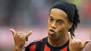 AC Milan's Brazilian forward Ronaldinho reacts after scoring a penalty kick against Sampdoria during their Italian Serie A match on October 19, 2008 at San Siro Stadium in Milan. AFP PHOTO/DAMIEN MEYER