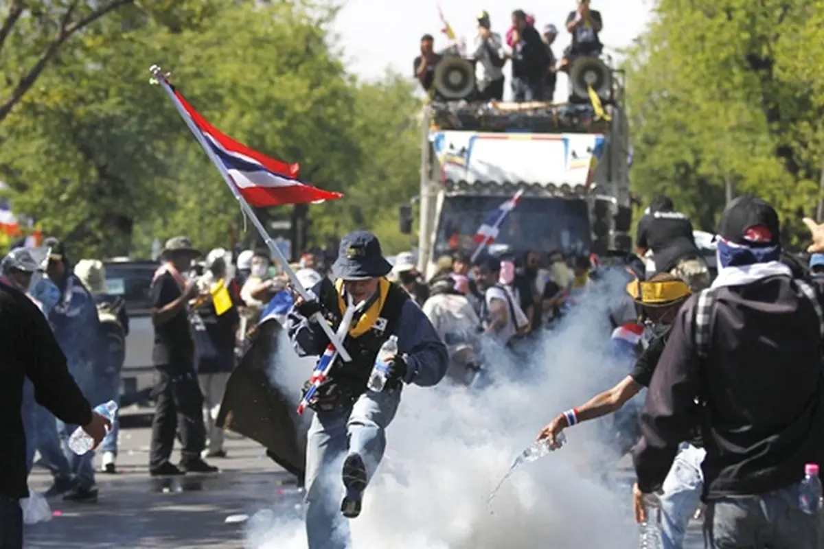 demo-thailand-150218b.jpg