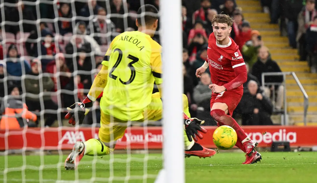 Liverpool menang telak 5-1 saat menjamu West Ham United. Hasil ini membawa The Reds lolos ke partai semifinal. (Oli SCARFF/AFP)