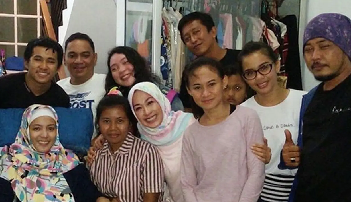 Belakangan ini, Renita mengidap kanker payudara yang telah mencapai stadium 3B. Selalu menyemangati dirinya, Renita kerap mengunggah foto bersama orang-orang terkasih dan juga kalimat-kalimat penyemangat di akun media sosialnya. (Instagram/irensukardi)