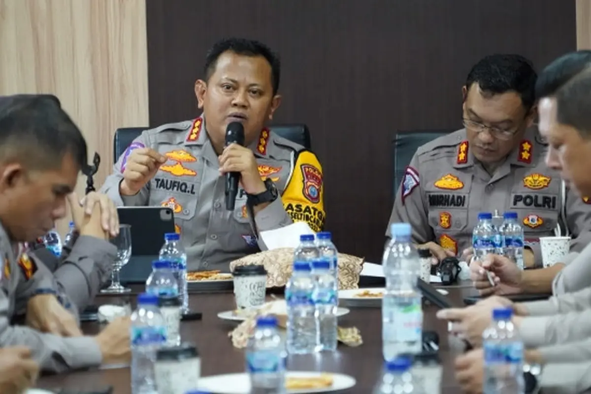 Direktur Lalu Linas Polda Riau Kombes Taufiq Lukman Nurhidayat memimpin persiapan pelaksanaan Bung Selamat untuk menjaga warga dari kecelakaan lalu lintas.