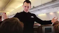 Layanan baru Garuda Indonesia menghadirkan penerbangan dengan kru seluruhnya lelaki yang berseragam hitam-hitam. (dok. Instagram @garuda.indonesia/https://www.instagram.com/p/Bz5BM4HDzCw/Dinny Mutiah)