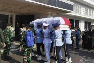Jenazah Eks Menhan Juwono Sudarsono Tiba di Gedung Kemhan (AntaraNews)