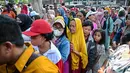 Selain beras SPHP, tersedia pula berbagai komoditas lain, di antaranya telur ayam, gula, minyak goreng, serta cabai. (Juni KRISWANTO/AFP)