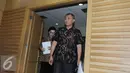 Ketua KPK Agus Rahardjo (kanan) jelang memberikan keterangan pers di Gedung KPK, Jakarta, Jumat (2/12). Keterangan pers tersebut terkait Operasi Tangkap Tangan (OTT) terhadap Wali Kota Cimahi (nonaktif) Atty Suharti Tochija. (Liputan6.com/Helmi Afandi)