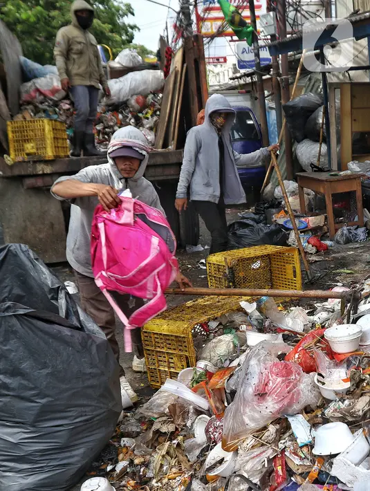Keberadaan sampah dapat menimbulkan sejumlah persoalan, namun di sisi lain bisa menjadi peluang usaha. (Liputan6.com/Angga Yuniar)