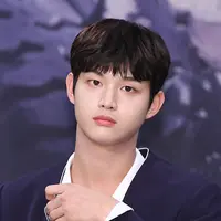 "Aku belum bisa bertemu dengan korban. Jika aku bisa bertemu dengan dia, aku ingin meminta maaf dengan tulus," lanjutnya. (Foto: koreaboo.com)