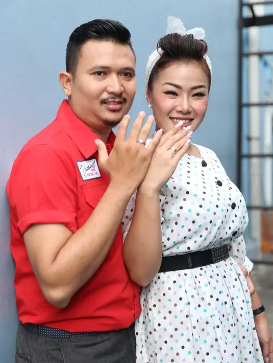 Dalam waktu dekat ini, pasangan ini juga akan melakukan perjalanan dengan roda dua ke Bali dan Lombok. Tidak sendiri, namun pasangan ini akan riding bersama teman komunitas motornya. (Nurwahyunan/Bintang.com)