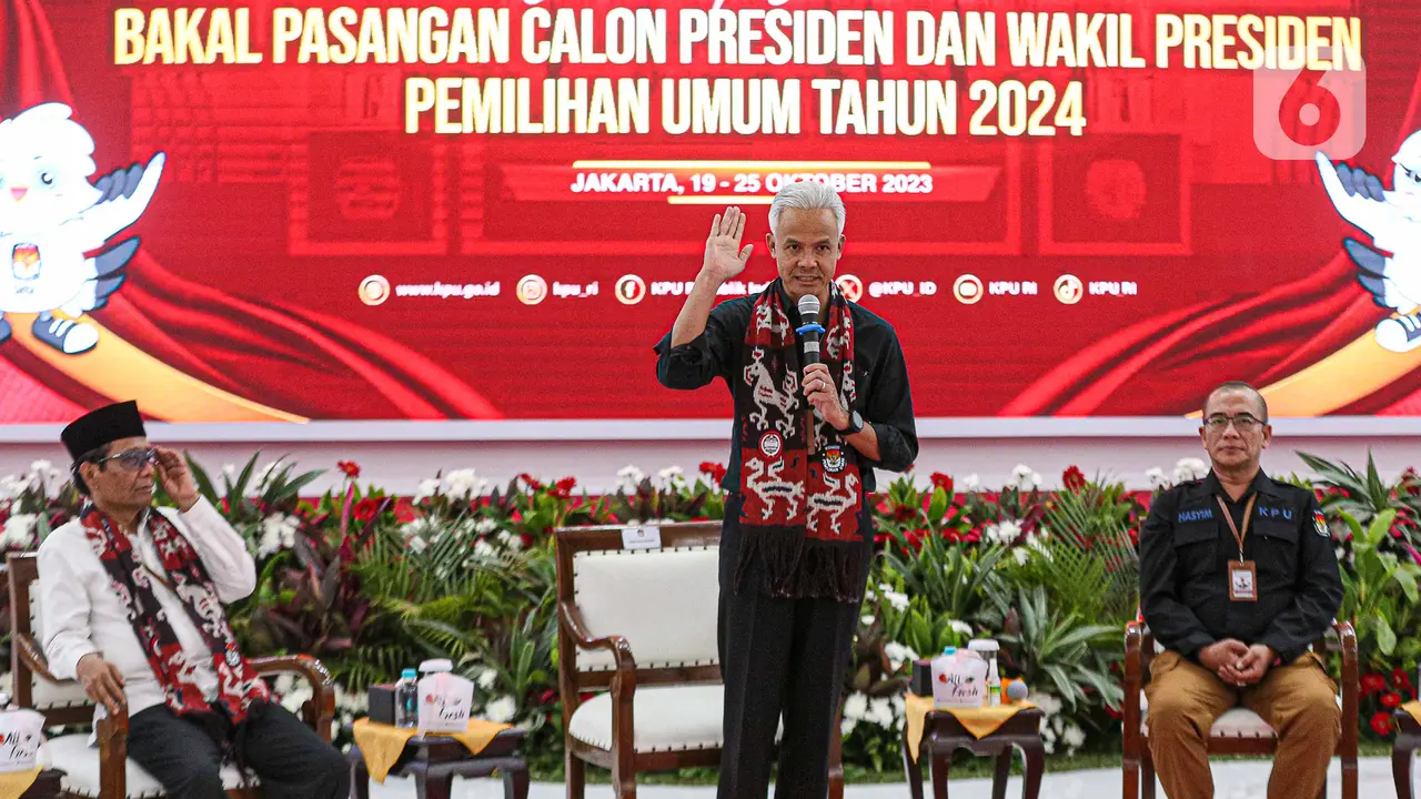 Ganjar Pranowo Bersama Mahfud MD Daftar KPU