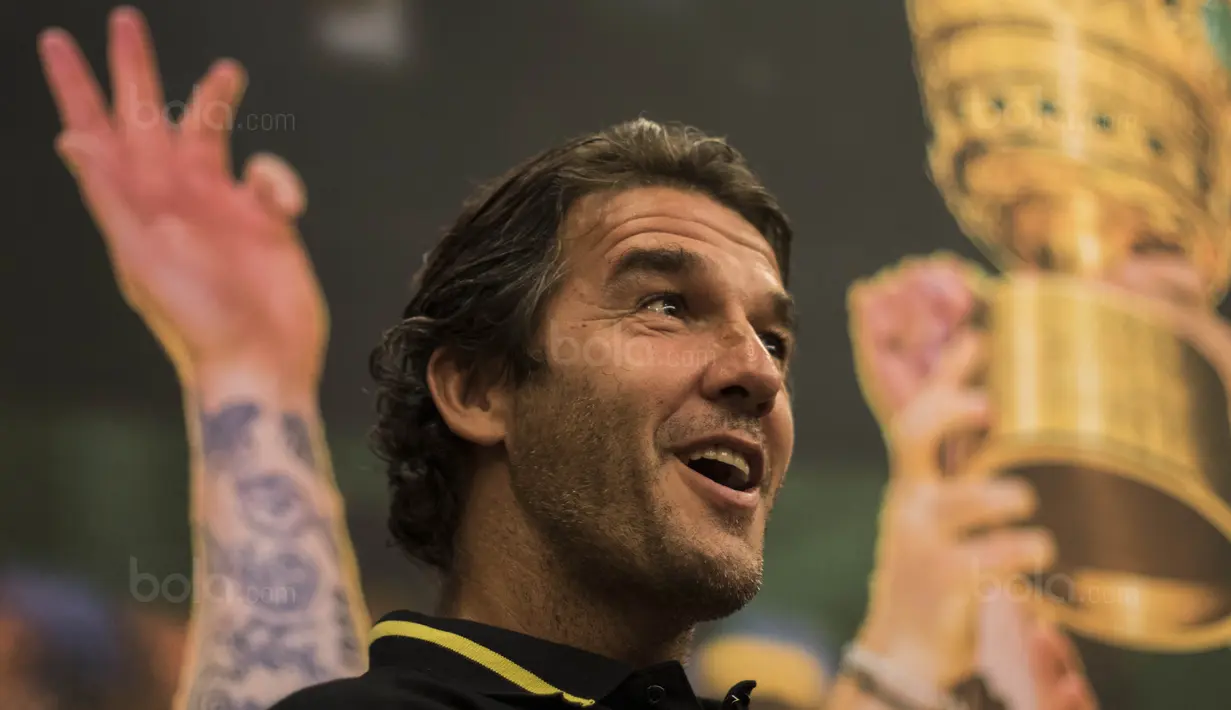 Kembali ke Borussia Dortmund, Karl-Heinz Riedle yakin mantan klubnya itu akan mampu menggoyang keperkasaan Bayern Munchen untuk bisa meraih trofi Bundesliga pada musim ini. (Bola.com/Vitalis Yogi Trisna)