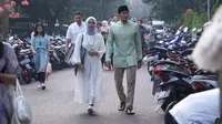 Nur Asia dan Sandiaga Uno di Hari Raya Idul Adha. (dok. Instagram @sandiuno/https://www.instagram.com/p/B1AXAUCheiT/Putu Elmira)